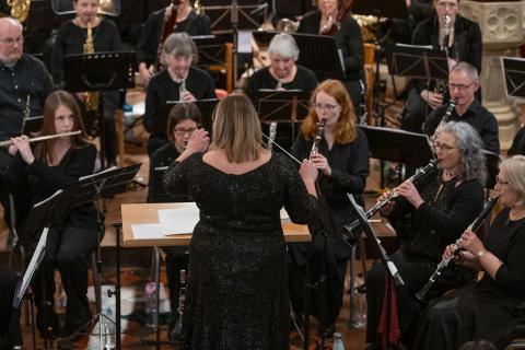 Victoria conducting