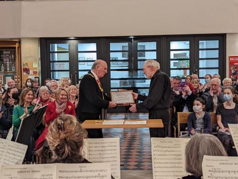 Robert Roscoe receiving a presentation from Thatcham's Mayor